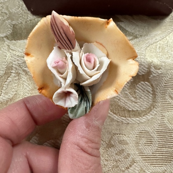 Vintage Victorian Trading Co. Ceramic Floral Bouquet – Capodimonte Style - Picture 3 of 5